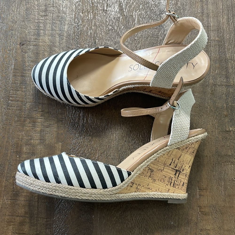 Espadrille style wedge B&H stripes size 9